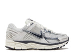 Nike Zoom Vomero (W) - Photon Dust Metallic Silver